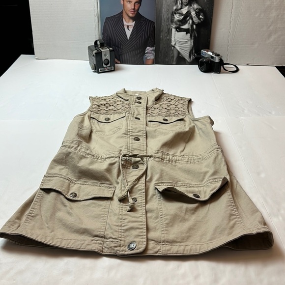 Jackets & Blazers - Liz Claiborne utility vest with a tie waist and snap closure